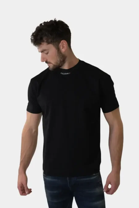 Oversize Neck Logo